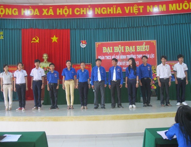 Đại hội đoàn trường năm 2012-2013 - dhdoan2012-11