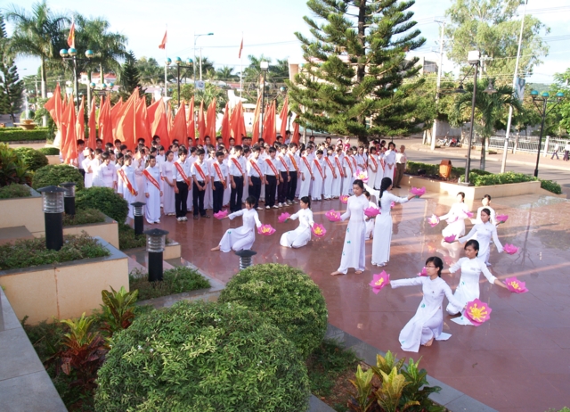 Đón nhận trường chuẩn quốc gia - cqg (24)