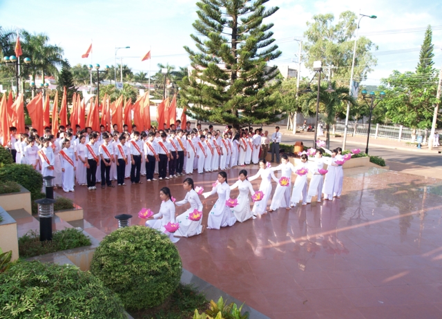 Đón nhận trường chuẩn quốc gia - cqg (25)