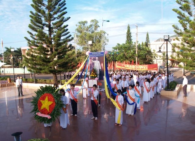 Đón nhận trường chuẩn quốc gia - cqg-7