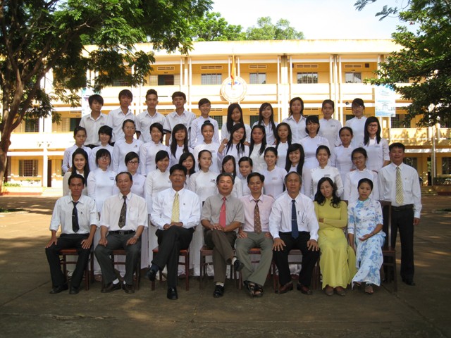 Hình kỷ niệm ra trường cho khối B &#40;2008 - 2011&#41; - img_1902