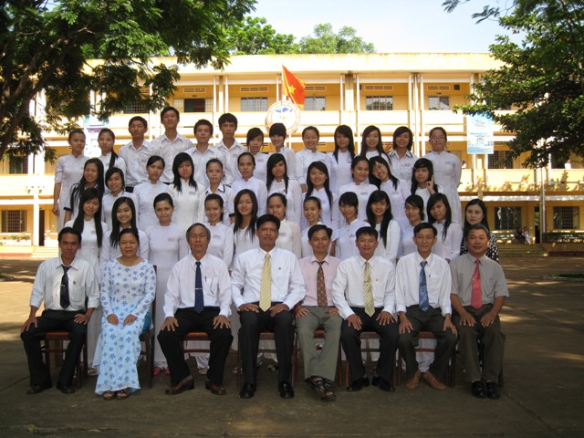 Hình kỷ niệm ra trường cho khối B &#40;2008 - 2011&#41; - img_1906
