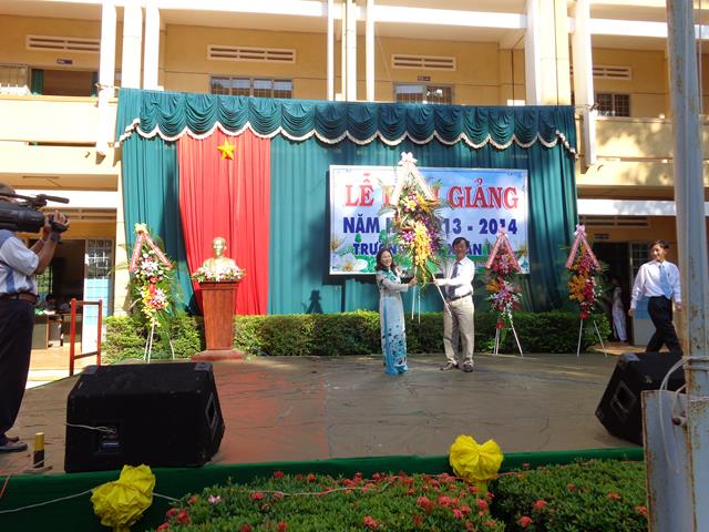 Khai giảng năm học 2013 - 2014 - kg20131415