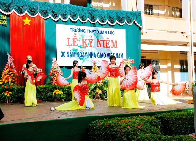 Kỷ niệm 30 năm ngày nhà giáo Việt Nam 20&#x002F;11&#x002F;2012 - 20-11-2012 (10)