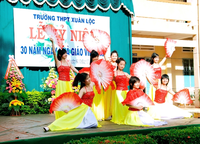 Kỷ niệm 30 năm ngày nhà giáo Việt Nam 20&#x002F;11&#x002F;2012 - 20-11-2012 (11)
