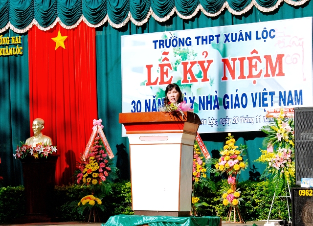 Kỷ niệm 30 năm ngày nhà giáo Việt Nam 20&#x002F;11&#x002F;2012 - 20-11-2012 (14)