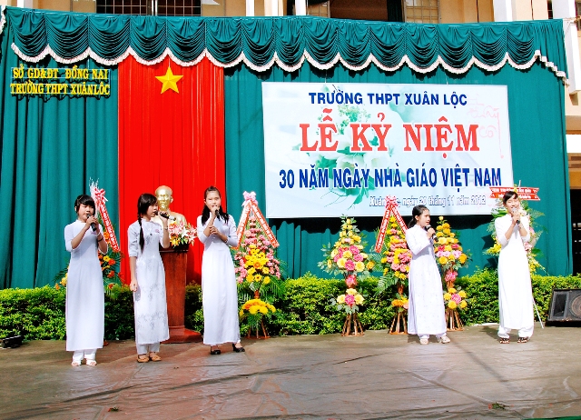 Kỷ niệm 30 năm ngày nhà giáo Việt Nam 20&#x002F;11&#x002F;2012 - 20-11-2012 (17)