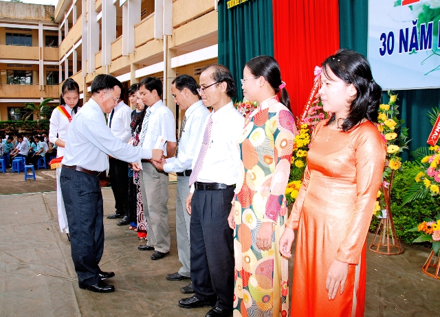 Kỷ niệm 30 năm ngày nhà giáo Việt Nam 20&#x002F;11&#x002F;2012 - 20-11-2012 (21)