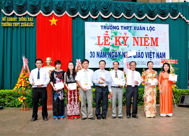 Kỷ niệm 30 năm ngày nhà giáo Việt Nam 20&#x002F;11&#x002F;2012 - 20-11-2012 (22)
