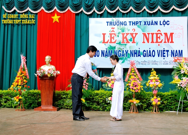 Kỷ niệm 30 năm ngày nhà giáo Việt Nam 20&#x002F;11&#x002F;2012 - Ảnh 26