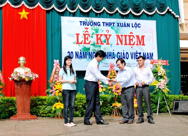 Kỷ niệm 30 năm ngày nhà giáo Việt Nam 20&#x002F;11&#x002F;2012 - Ảnh 32
