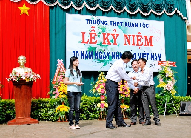 Kỷ niệm 30 năm ngày nhà giáo Việt Nam 20&#x002F;11&#x002F;2012 - Ảnh 33