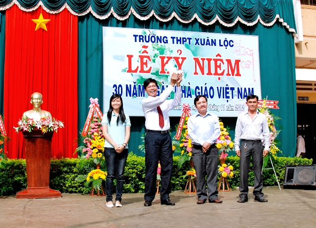 Kỷ niệm 30 năm ngày nhà giáo Việt Nam 20&#x002F;11&#x002F;2012 - Ảnh 35