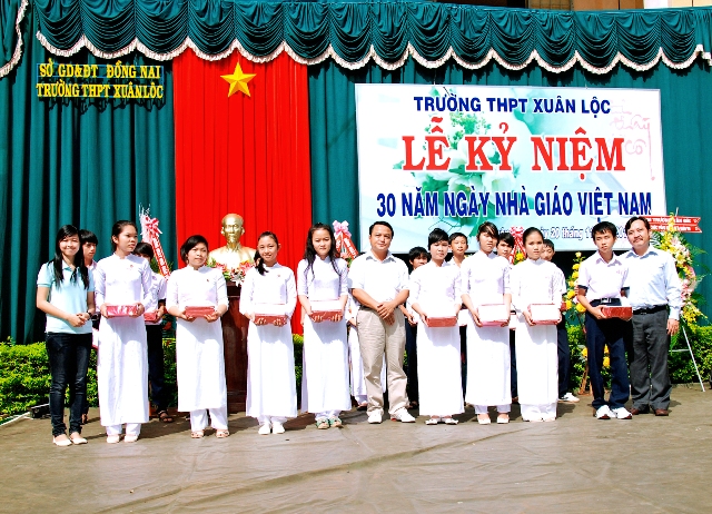 Kỷ niệm 30 năm ngày nhà giáo Việt Nam 20&#x002F;11&#x002F;2012 - Ảnh 36