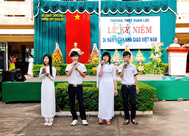 Kỷ niệm 30 năm ngày nhà giáo Việt Nam 20&#x002F;11&#x002F;2012 - 20-11-2012 (8)
