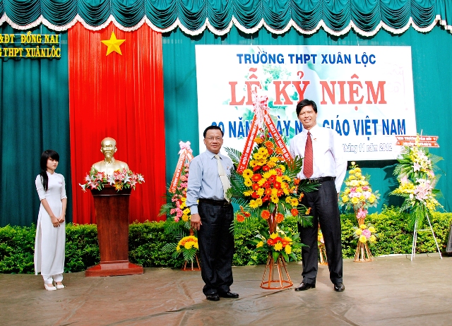 Kỷ niệm 30 năm ngày nhà giáo Việt Nam 20&#x002F;11&#x002F;2012 - 20-11-2012 (9)