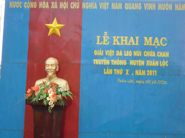 Leo núi Chứa Chan 2011