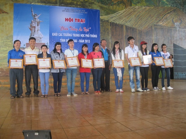 Tham quan về nguồn 2012 - ve nguon - Dambri (1)