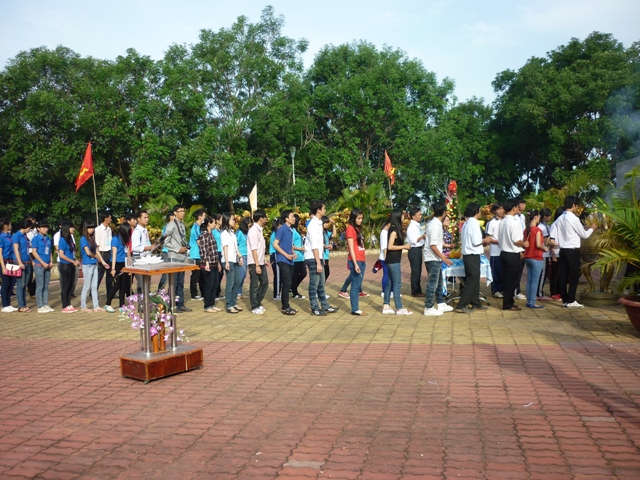 Tham quan về nguồn 2012 - ve nguon - Dambri (24)