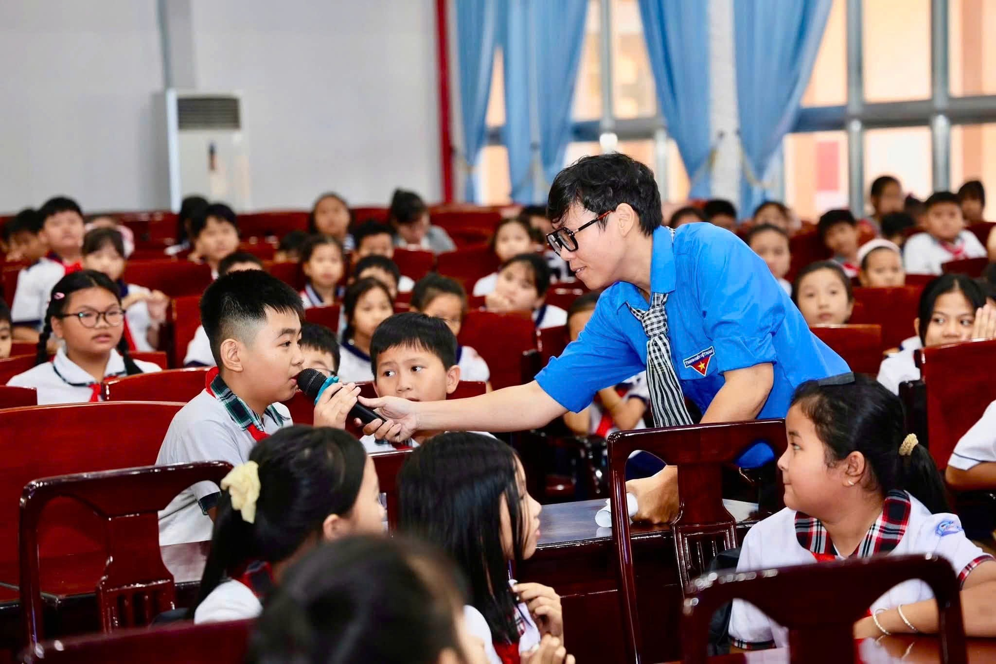 Buổi sinh hoạt chuyên đề trang bị kỹ năng an toàn học đường cho thiếu nhi