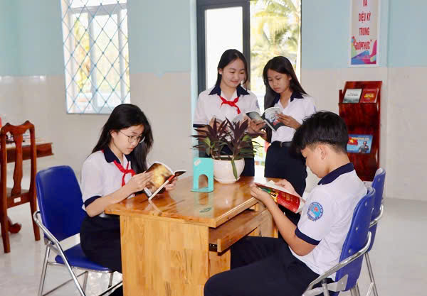 Phục vụ sách lưu động và trưng bày mô hình sách tại các trường học